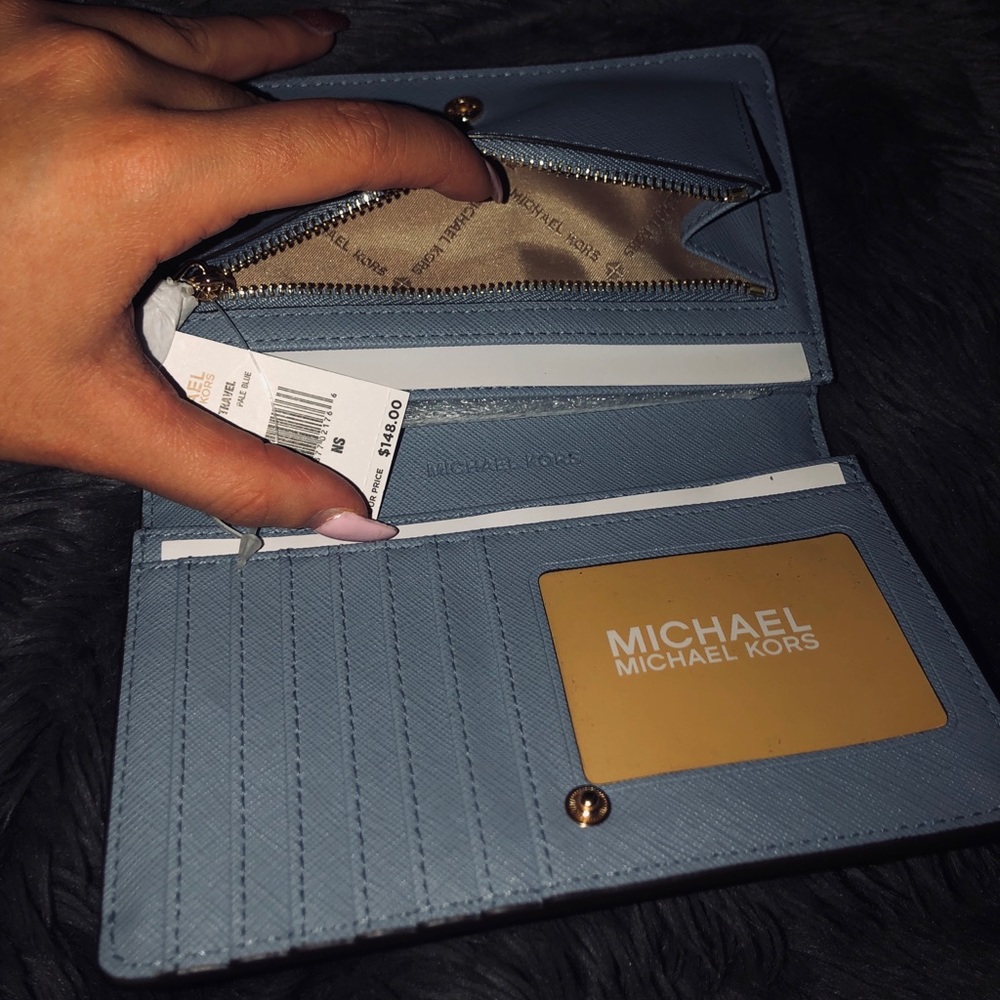 Michael Kors Slim Bifold Wallet - Picture 4 of 6